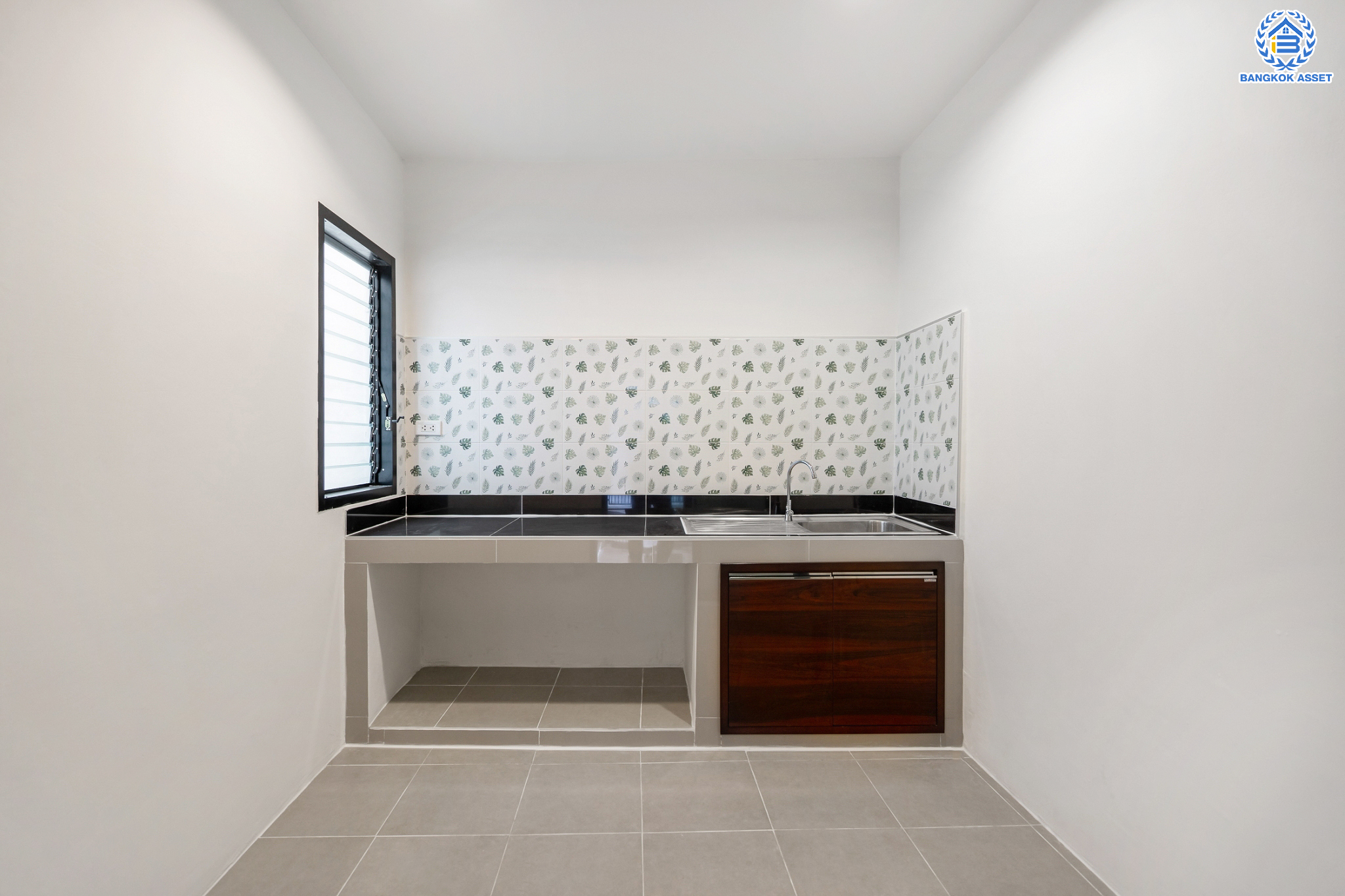 บ้านมือสองตกแต่งใหม่ ม.เกษราวิลล์ บางกรวย-ไทรน้อย ทาวน์เฮ้าส์ 2 ชั้น เนื้อที่ 16 ตร.ว. ฟังก์ชัน 2 ห้องนอน 2 ห้องน้ำ 1 ที่จอดรถ พร้อมเข้าอยู่ เดินทางสะดวก เข้า-ออกได้หลายเส้นทาง ทั้ง ถ.ราชพฤกษ์ และ ถ.ติวานนท์ ใกล้ทางด่วน "ศรีรัช" และรถไฟฟ้า "สถานีแยกติวานนท์"